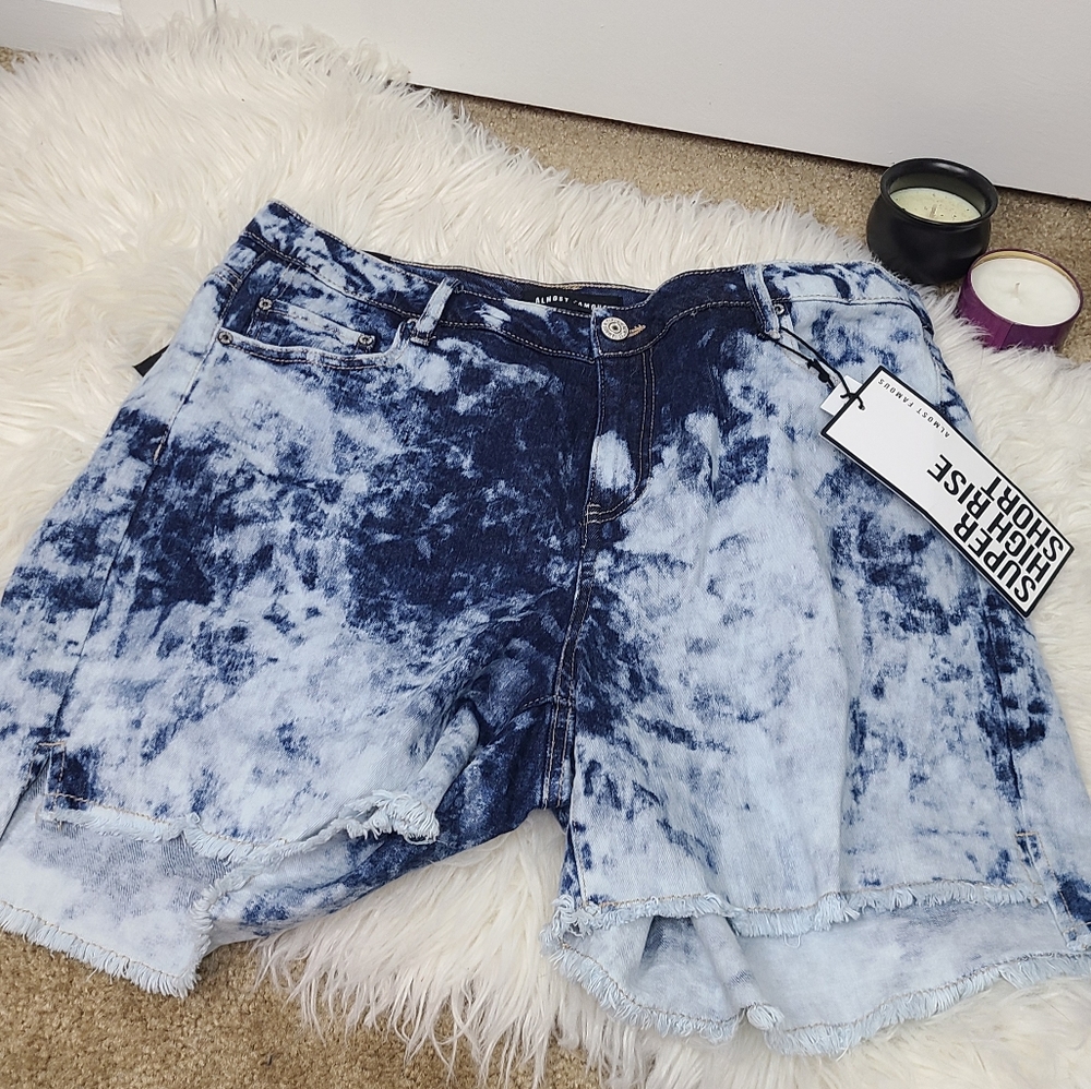 NWT Rue 21 + Plus High Rise Denim Shorts Size 16
